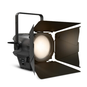 Cameo - F2 T IP - Foco Fresnel IP65 con LED de tungsteno, 3.200 K y 12.500 lm de flujo luminoso Preparado para exteriores gracias a la clasificación IP65 Rendimiento cromático fiel a la realidad, CRI 96, TLCI 97 Zoom continuo para ángulos de haz de 15° a 40